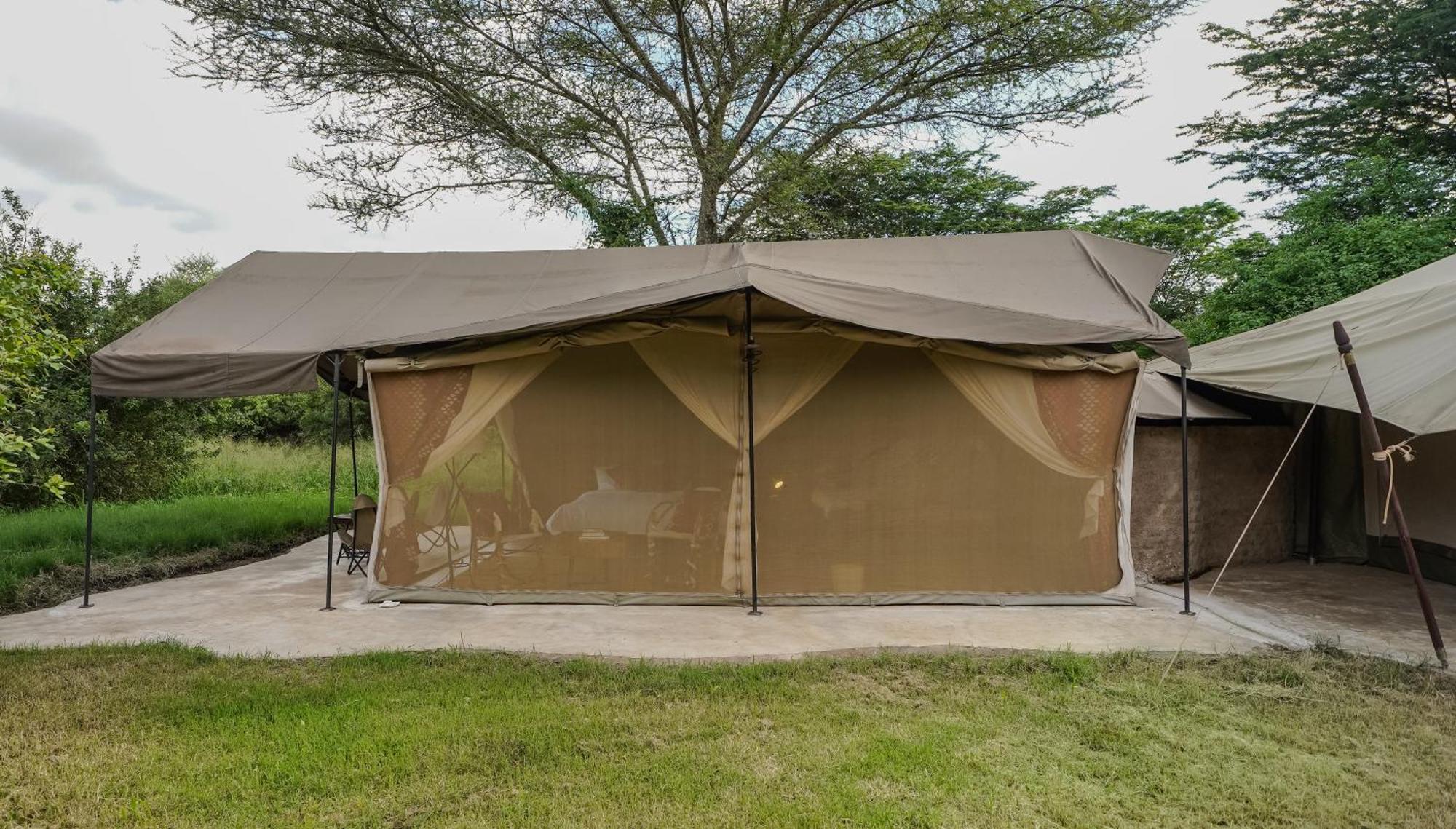 Dolly Farm & River Camp, Luxury Tents 育空河 外观 照片