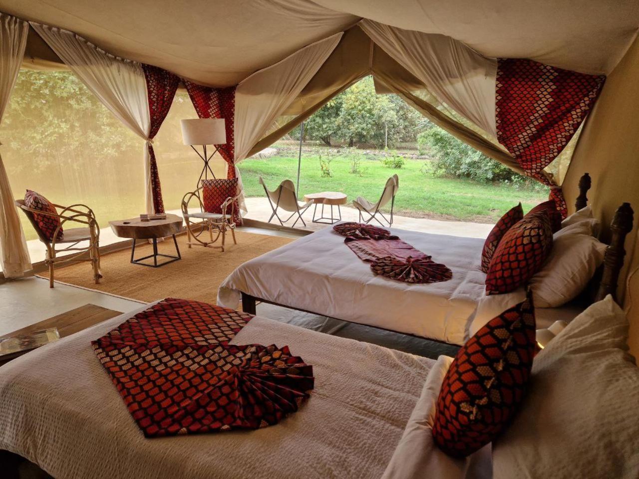 Dolly Farm & River Camp, Luxury Tents 育空河 外观 照片
