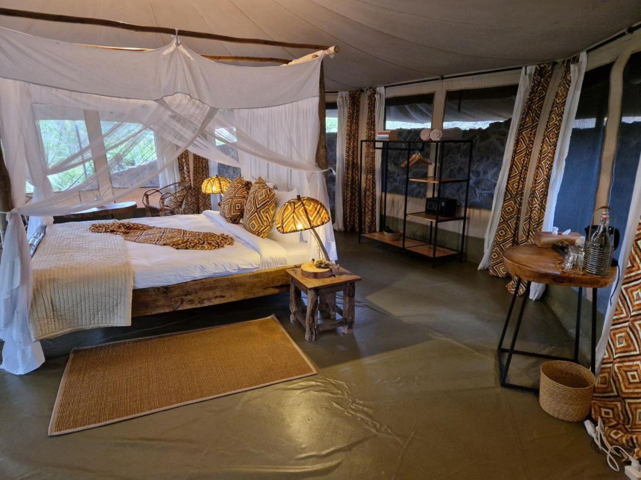 Dolly Farm & River Camp, Luxury Tents 育空河 外观 照片