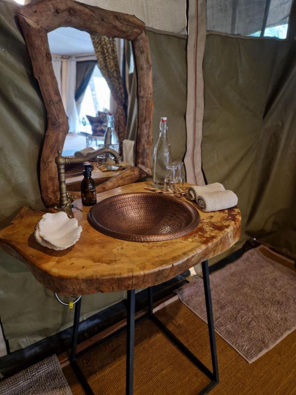 Dolly Farm & River Camp, Luxury Tents 育空河 外观 照片