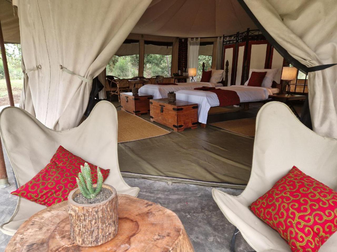 Dolly Farm & River Camp, Luxury Tents 育空河 外观 照片